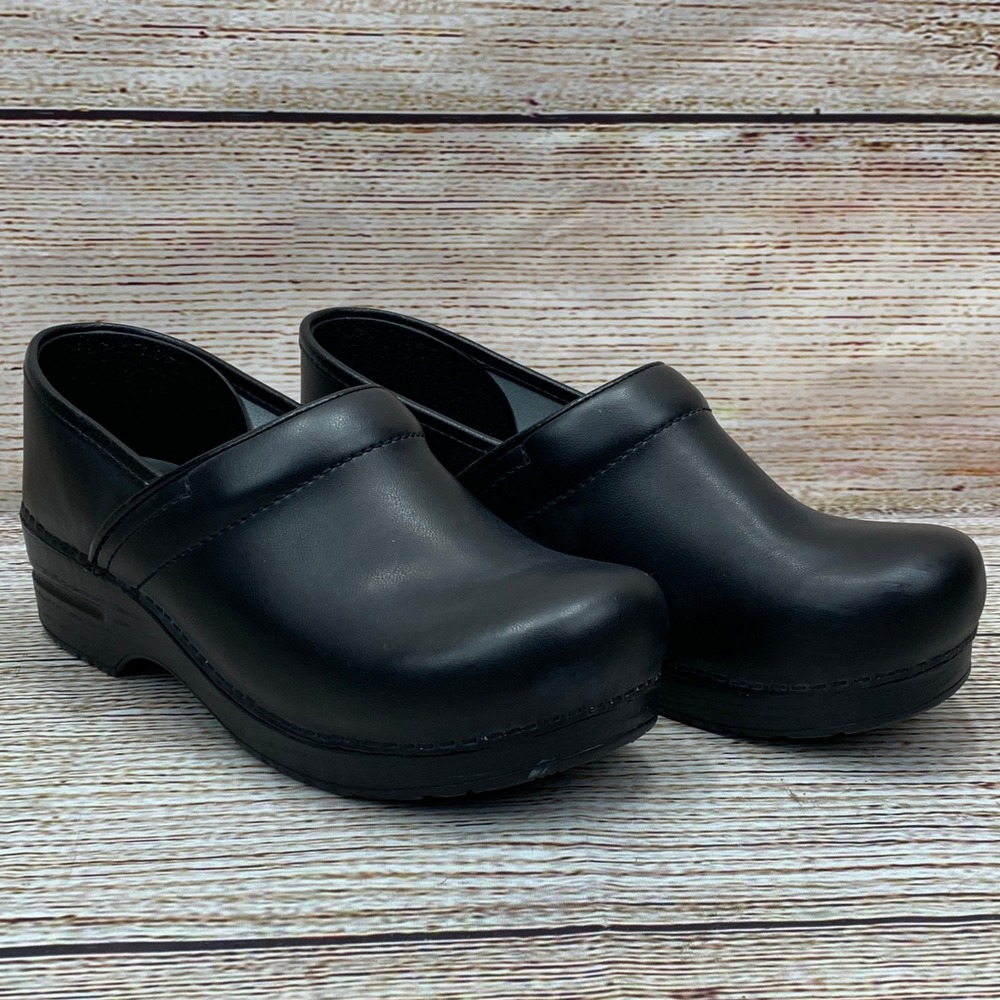 Dansko Women's Wide Black Leather Clogs [Size 40 9.5 US] Comfort Slip On‎ Shoes